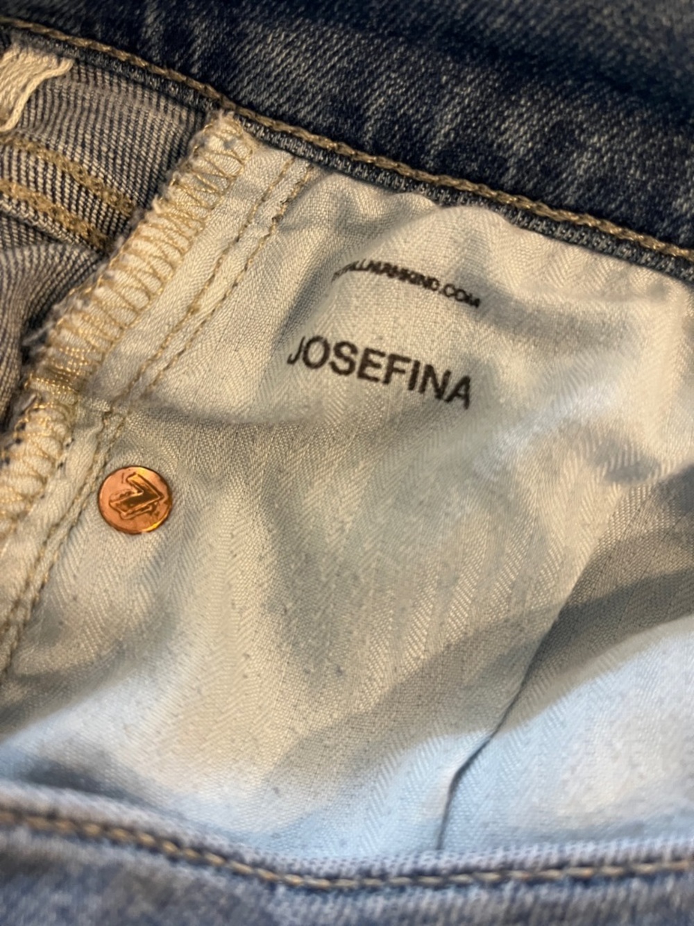 π»3/$15π» 7 For All Mankind Medium Blue Denim Jeans with Branded Button - Picture 10 of 10